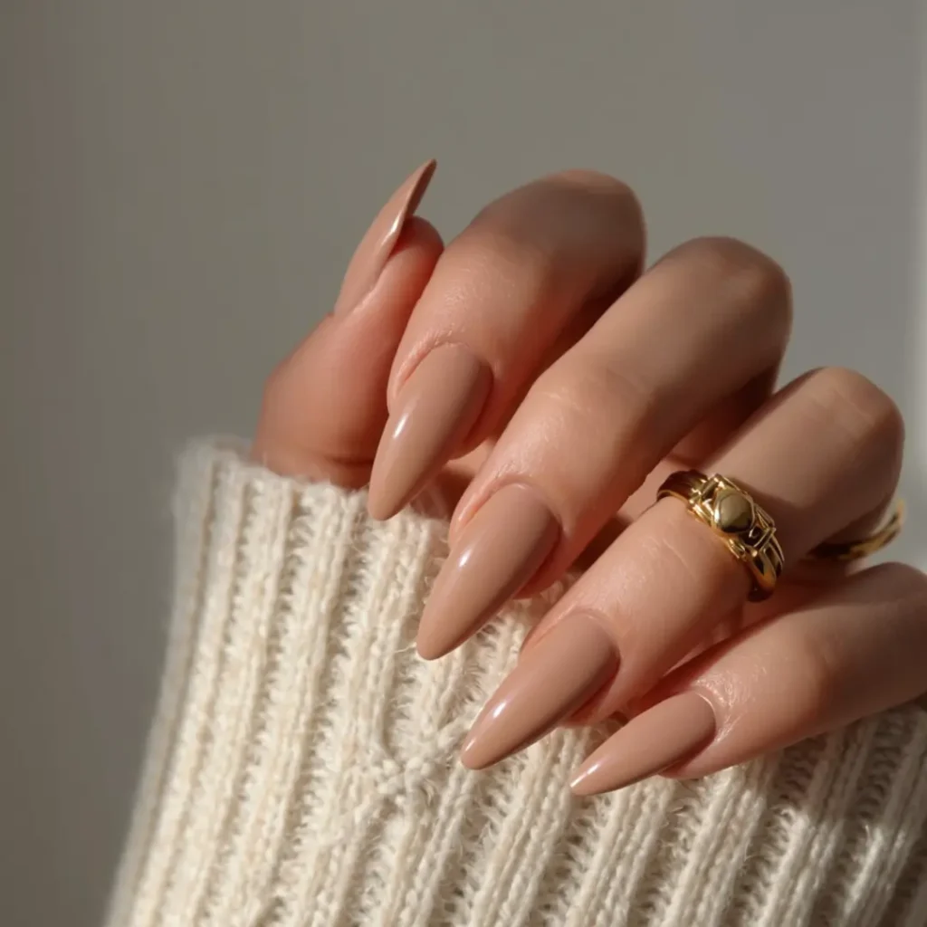Trendy cappuccino nails